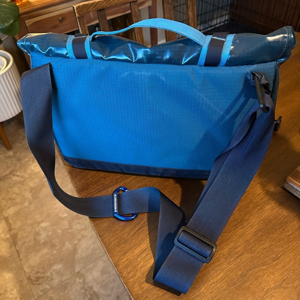 Patagonia Teal and Black Men's Messenger Bag - Picture 7 of 7